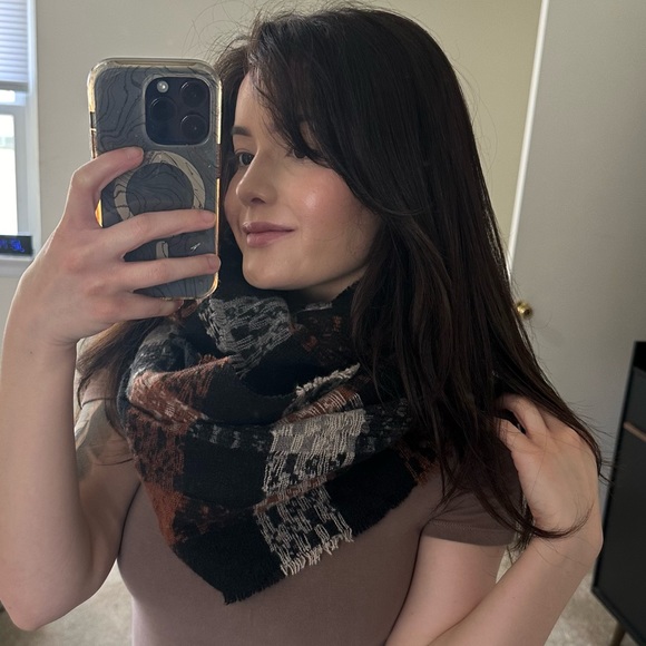 Plaid Infinity Scarf OS - Picture 4 of 6